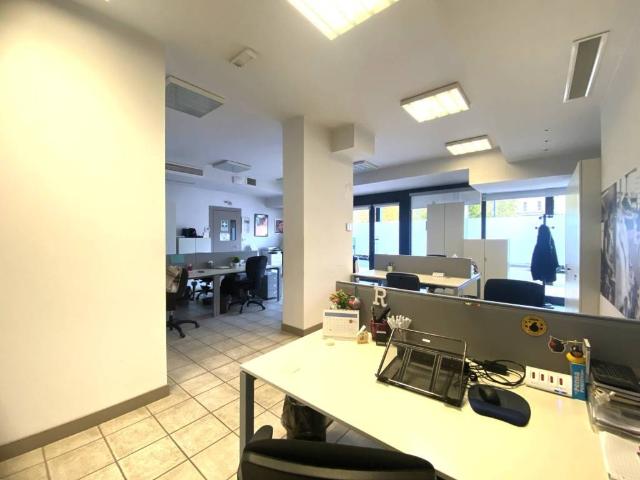 Locale Commerciale in vendita a Regina Margherita, Piemonte