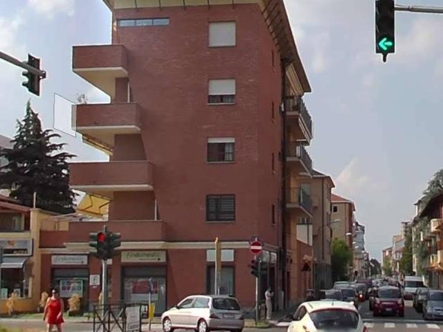 Locale Commerciale in vendita a Leumann, Piemonte