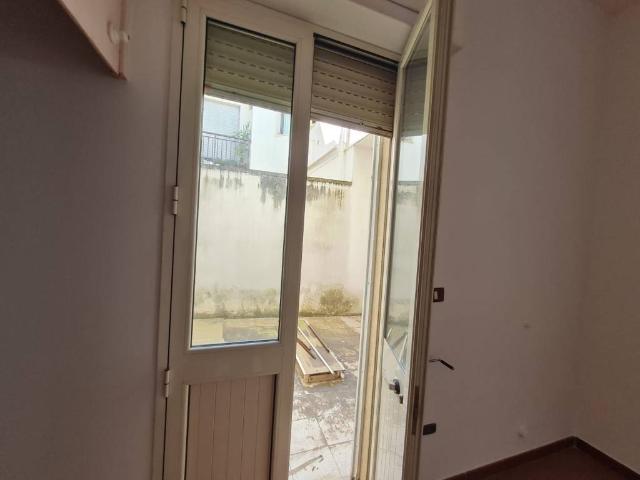 Locale Commerciale in vendita a Puglia, Lecce