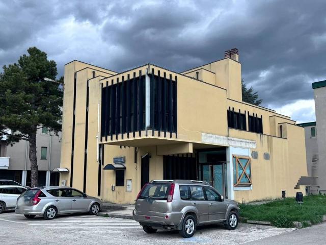 Locale Commerciale in vendita a Colli al Metauro, Marche