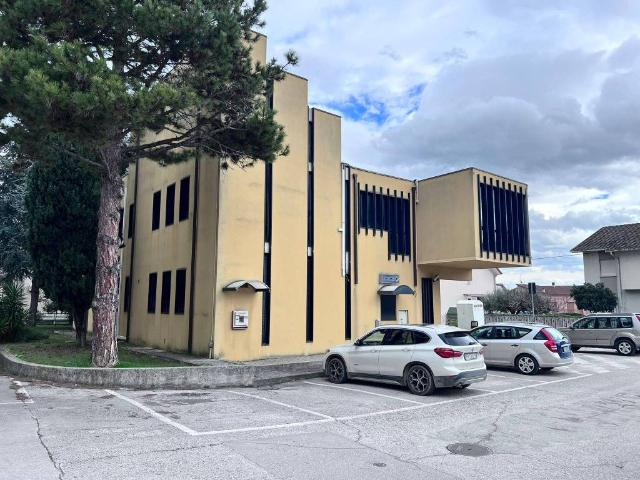 Locale Commerciale in vendita a Colli al Metauro, Marche