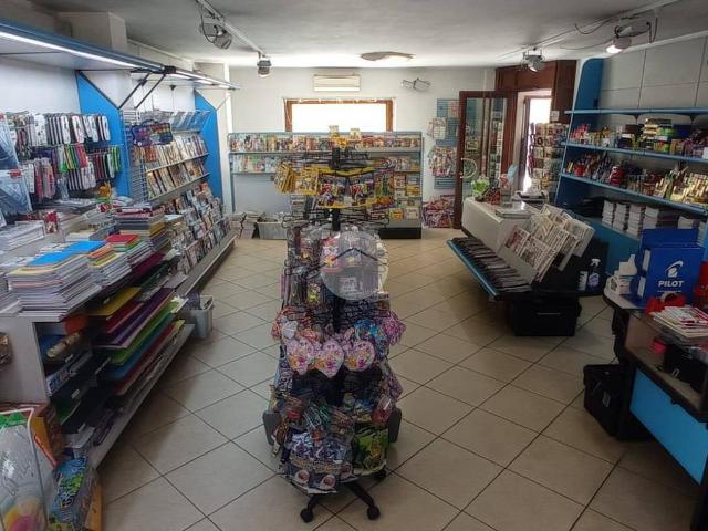 Locale Commerciale in vendita a Colli al Metauro, Marche