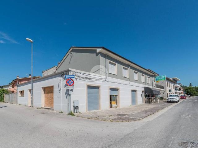 Locale Commerciale in vendita a Colli al Metauro, Marche