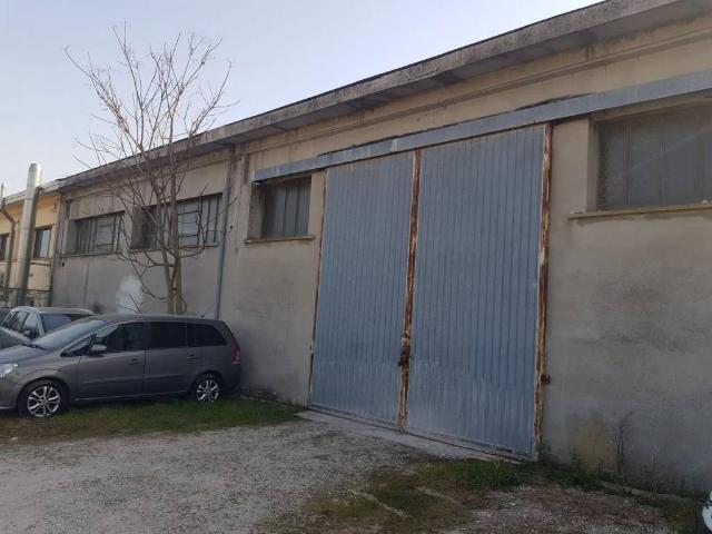 Locale Commerciale in vendita a Colli al Metauro, Marche