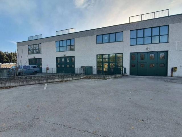 Locale Commerciale in vendita a Colli al Metauro, Marche