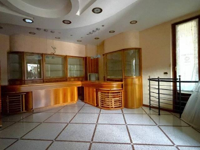 Locale Commerciale in vendita a Marche, Ascoli Piceno