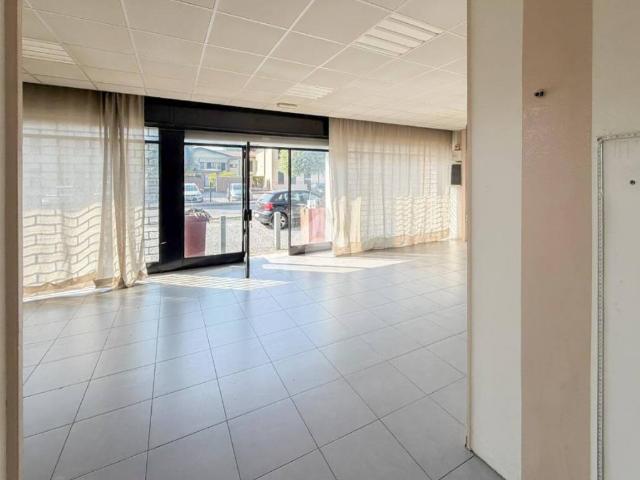 Locale Commerciale in vendita a Cologne Bresciano, Lombardia