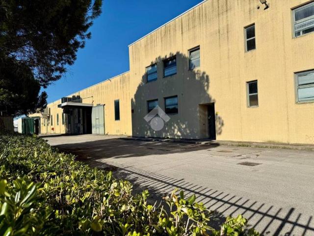 Locale Commerciale in vendita a Unione dei Comuni della Val Vibrata, Colonnella