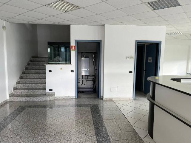Locale Commerciale in vendita a Gironico Al Piano, Lombardia