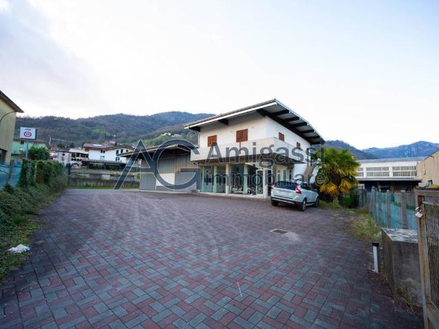Locale Commerciale in vendita a Colzate, Bergamo