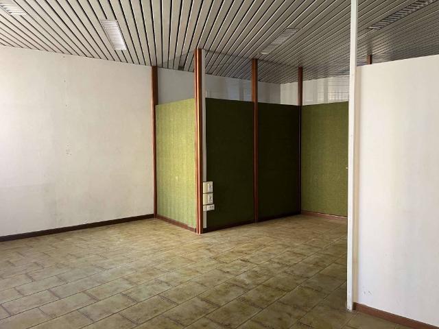 Locale Commerciale in vendita a Comunità delle Giudicarie, Comano