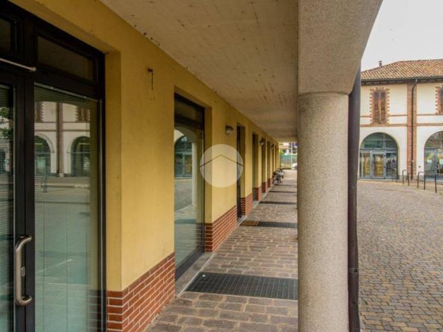 Locale Commerciale in vendita a Comazzo, Lombardia