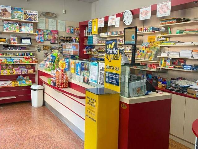 Locale Commerciale in vendita a Comezzano-Cizzago, Comezzano