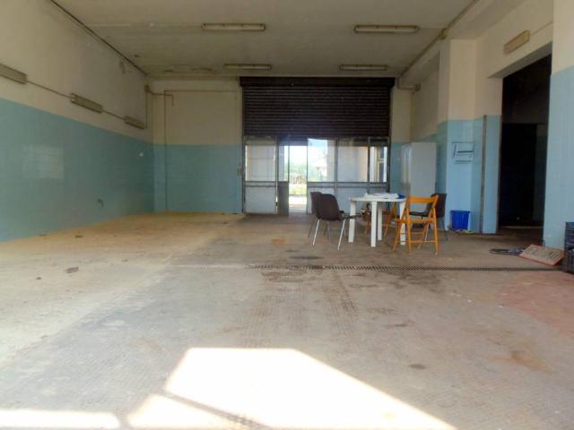 Locale Commerciale in vendita a Comiso, Sicilia