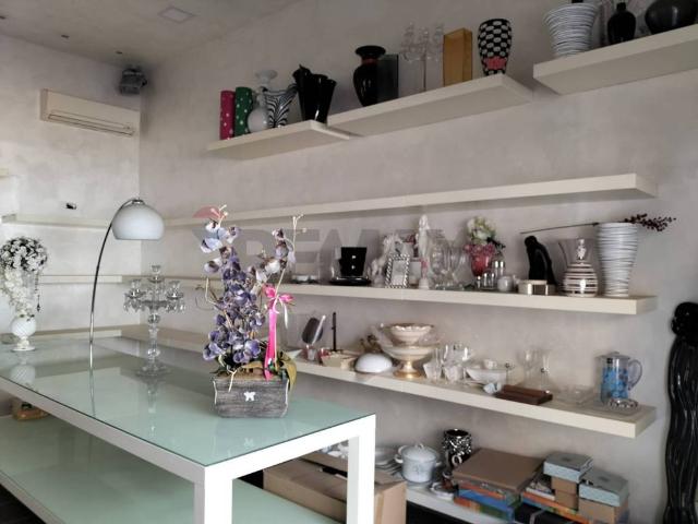 Locale Commerciale in vendita a Comiso, Sicilia