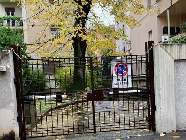 Locale Commerciale in vendita a San Vitale, Como