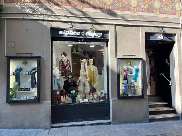 Locale Commerciale in vendita a Sant'Agostino, Como