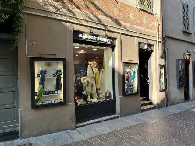 Locale Commerciale in vendita a Sant'Agostino, Como