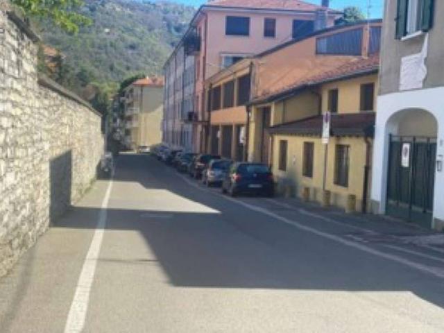 Locale Commerciale in vendita a Como Sole, Como