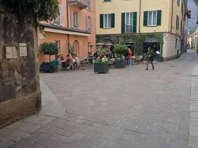 Locale Commerciale in vendita a Sant'Agostino, Como