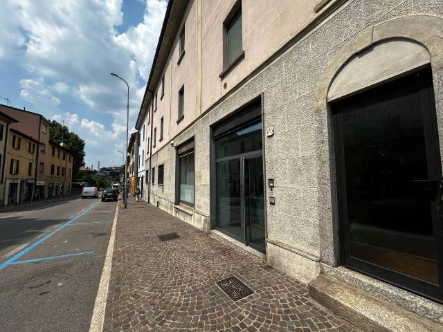 Locale Commerciale in vendita a Interlegno, Como