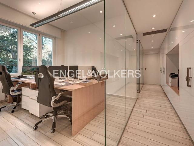 Locale Commerciale in vendita a San Vitale, Como