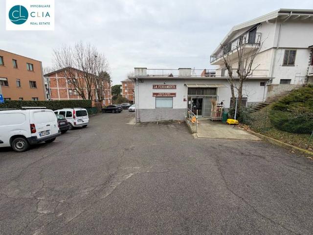 Locale Commerciale in vendita a Prestino, Como