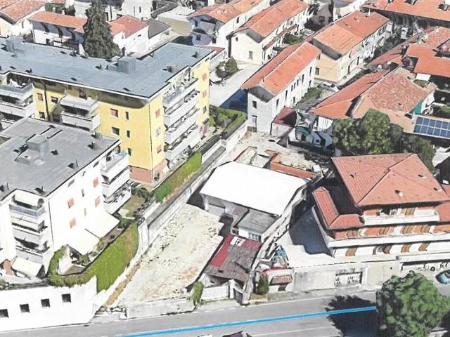 Locale Commerciale in vendita a Como