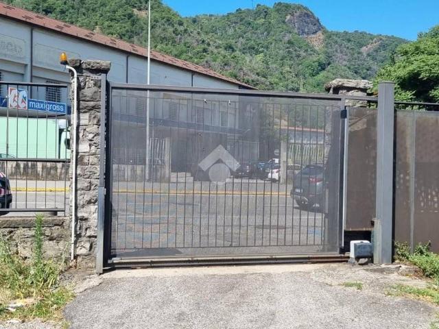 Locale Commerciale in vendita a San Rocco, Como