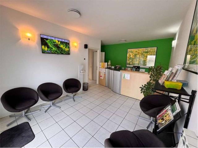 Locale Commerciale in vendita a Como