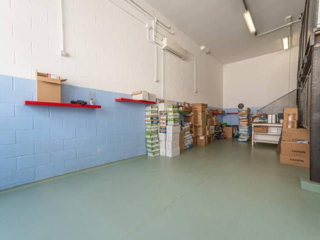 Locale Commerciale in vendita a Sant'Abbondio, Como