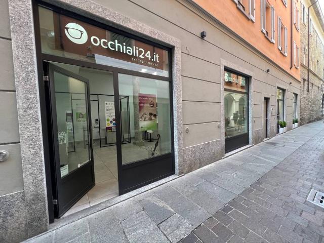 Locale Commerciale in vendita a Sant'Agostino, Como