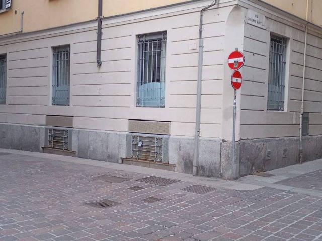 Locale Commerciale in vendita a San Giuliano, Como