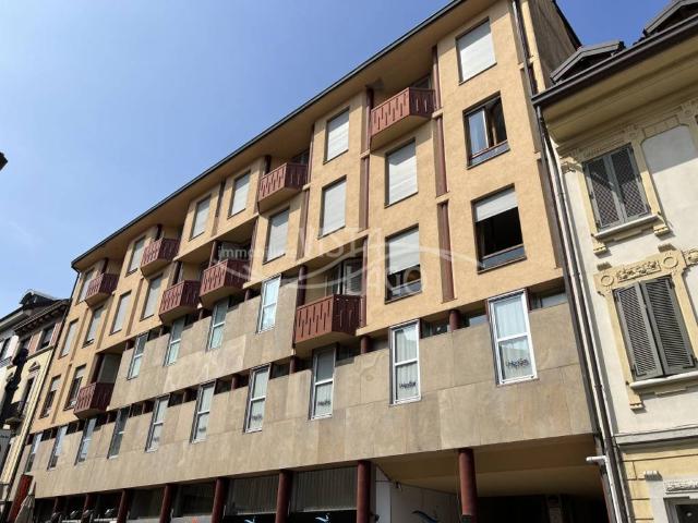 Locale Commerciale in vendita a Sant'Agostino, Como