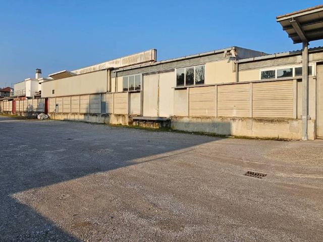 Locale Commerciale in vendita a Como