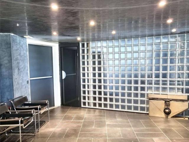 Locale Commerciale in vendita a Rebbio, Como