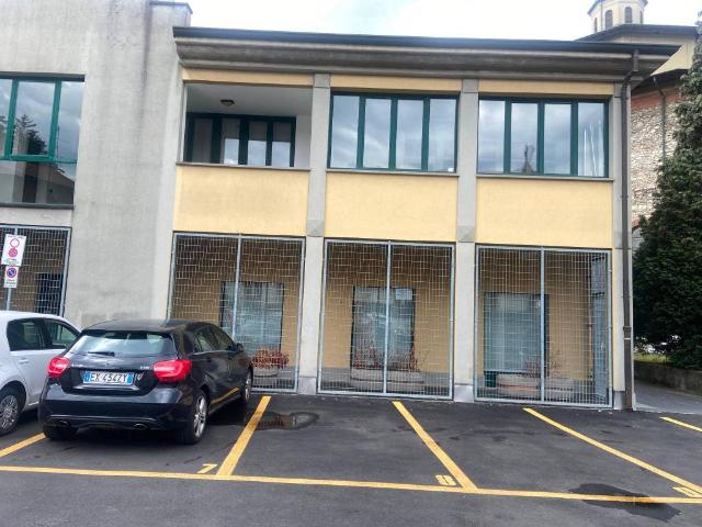 Locale Commerciale in vendita a Como, Lombardia