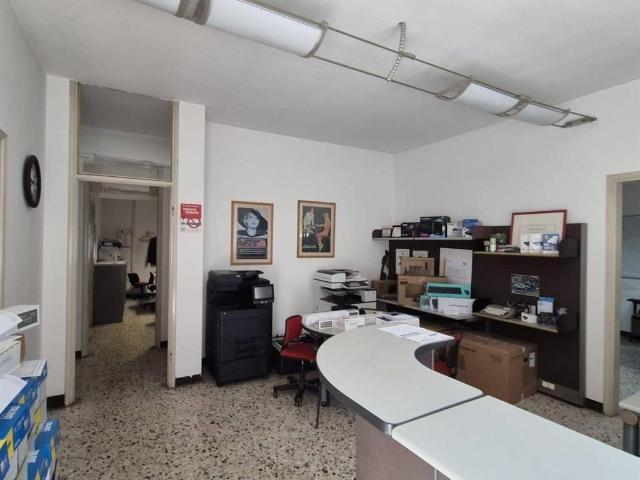 Locale Commerciale in vendita a Caserme, Como