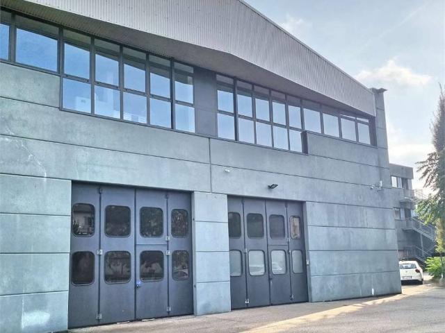 Locale Commerciale in vendita a Como