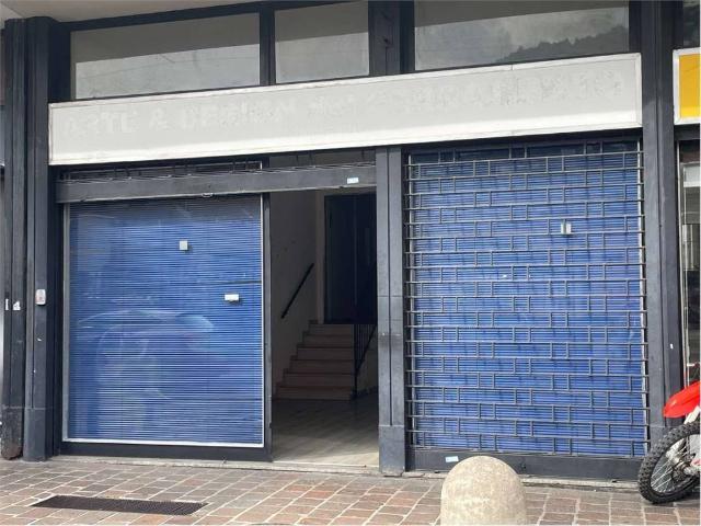 Locale Commerciale in vendita a San Vitale, Como