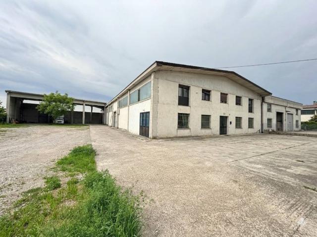 Locale Commerciale in vendita a Como, Lombardia
