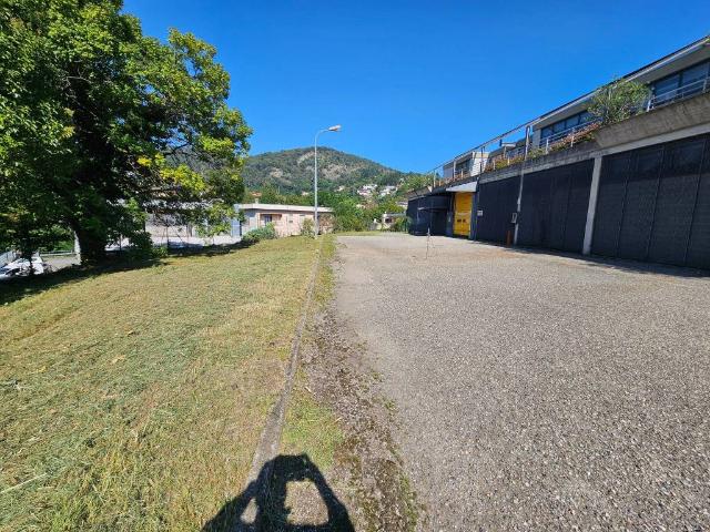 Locale Commerciale in vendita a Prestino, Como