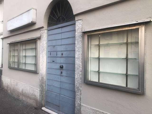 Locale Commerciale in vendita a San Giuliano, Como