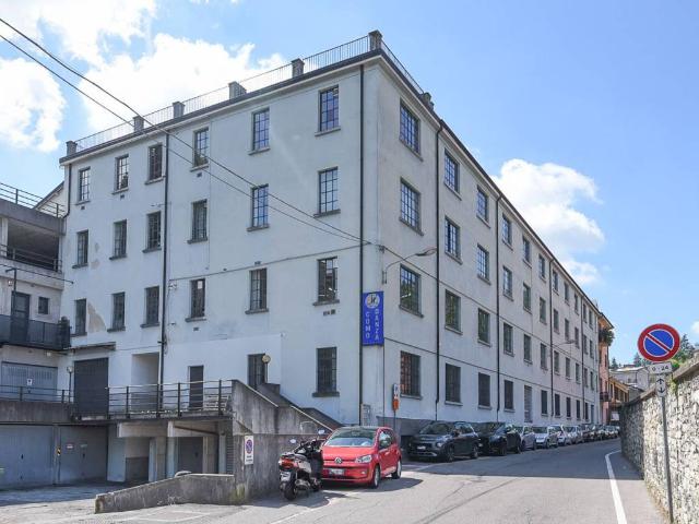 Locale Commerciale in vendita a Como Sole, Como