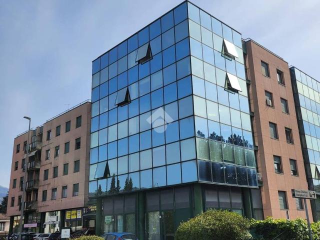 Locale Commerciale in vendita a Acquanera, Como