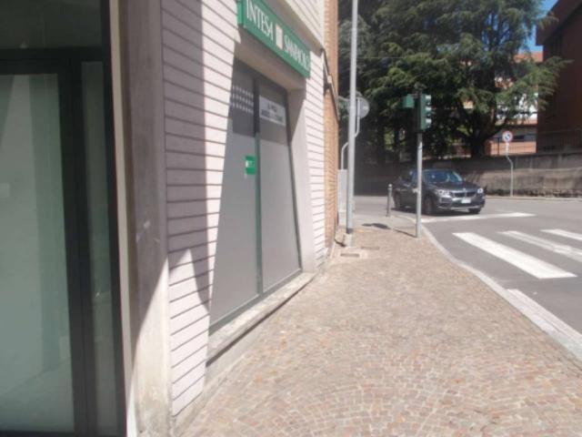 Locale Commerciale in vendita a Santa Croce, Como