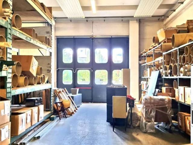 Locale Commerciale in vendita a Como