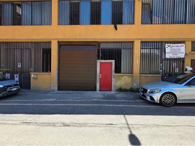 Locale Commerciale in vendita a Como Sole, Como