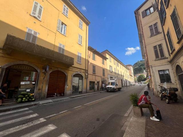 Locale Commerciale in vendita a Sant'Abbondio, Como