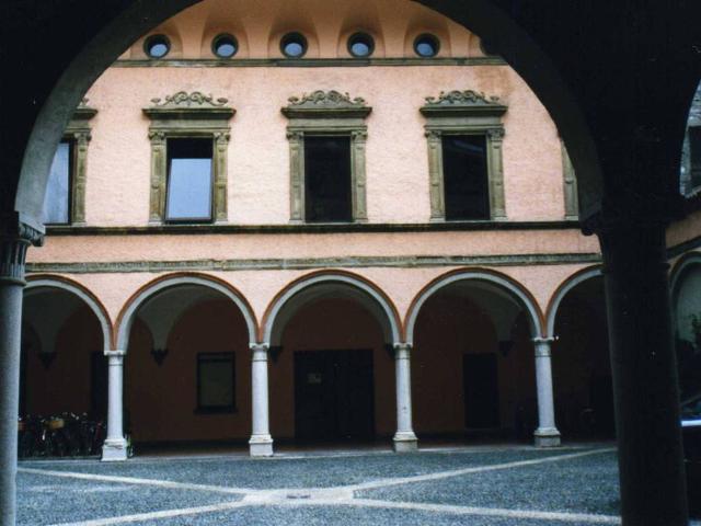 Locale Commerciale in vendita a Sant'Agostino, Como